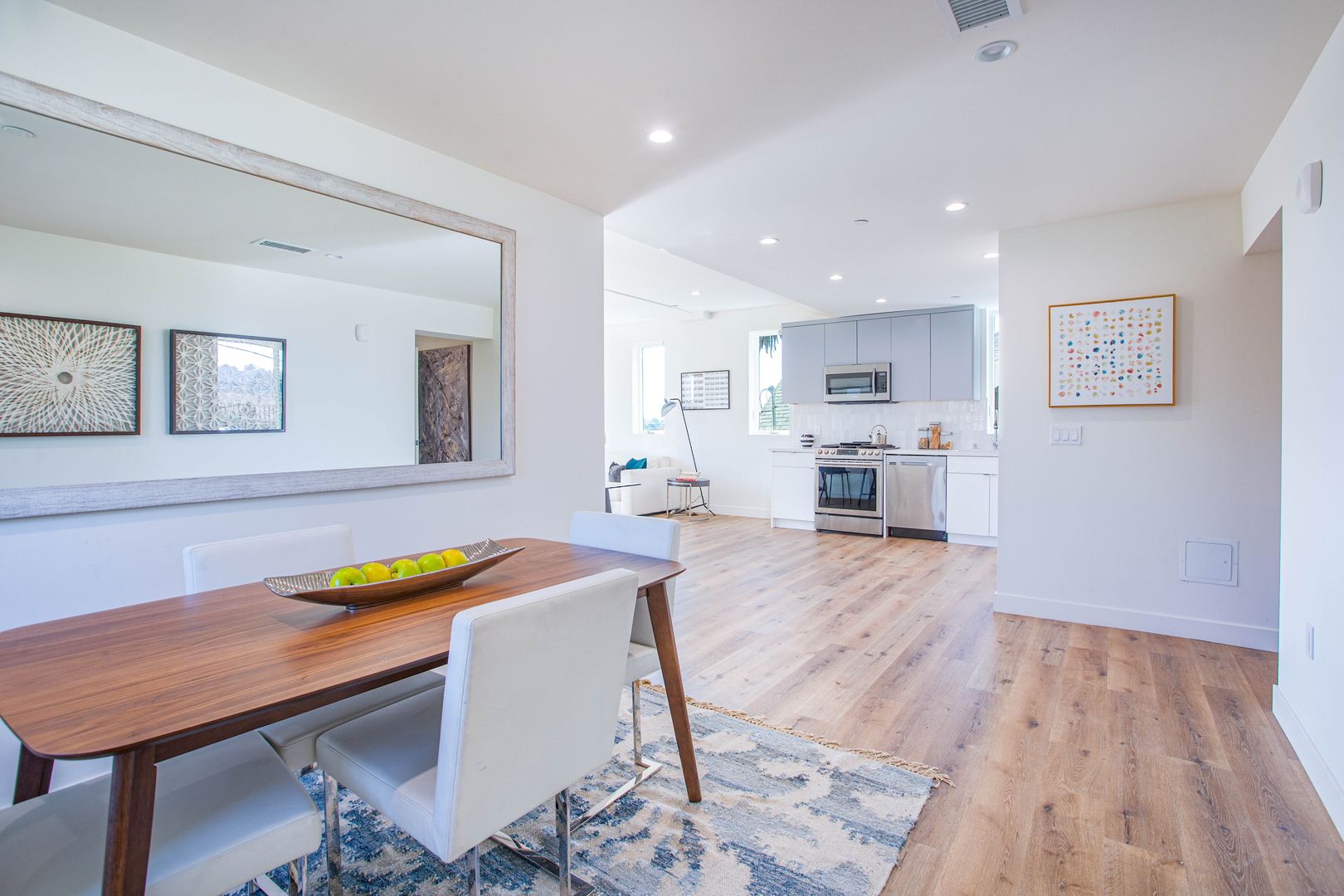 LOS ANGELES Apartment: 1141 MOHAWK STREET