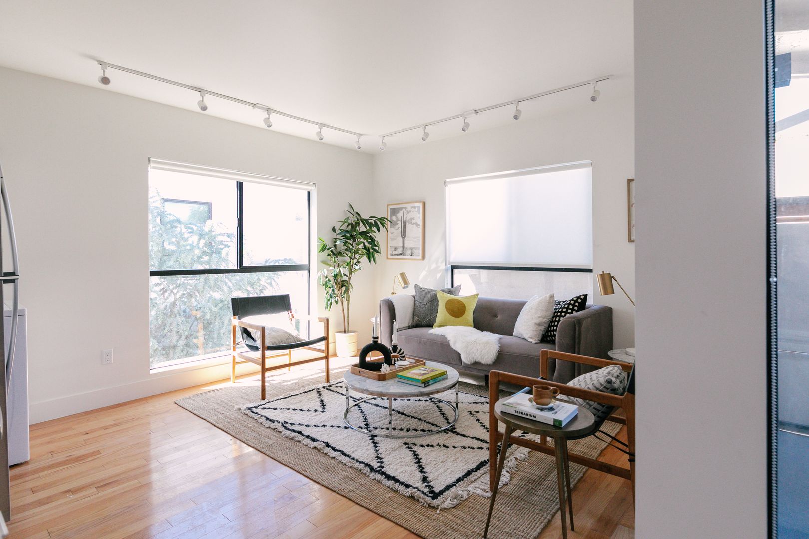 LOS ANGELES Apartment: 513 N HELIOTROPE DR