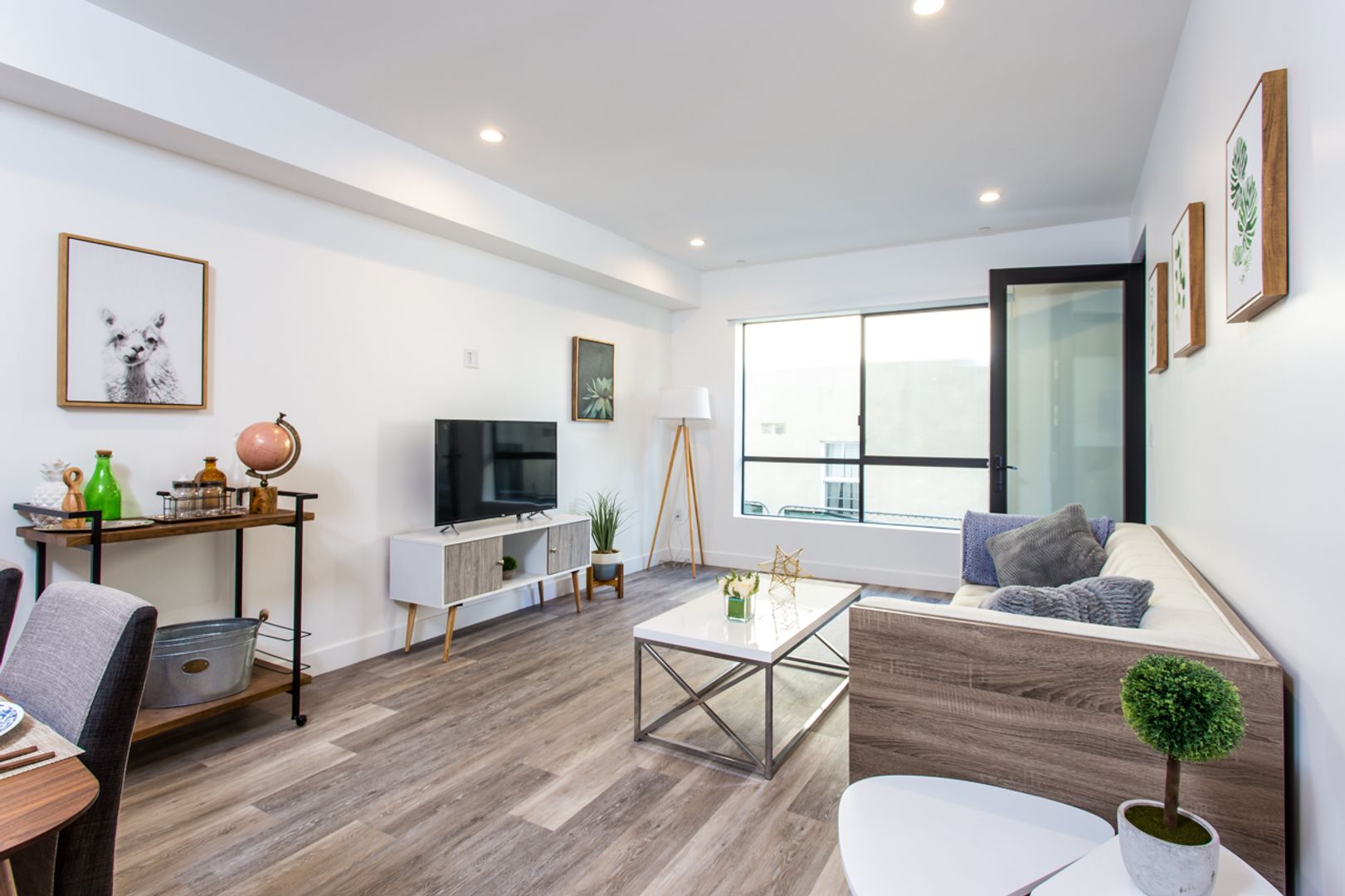 LOS ANGELES Apartment: 5012 S. SLAUSON AVENUE