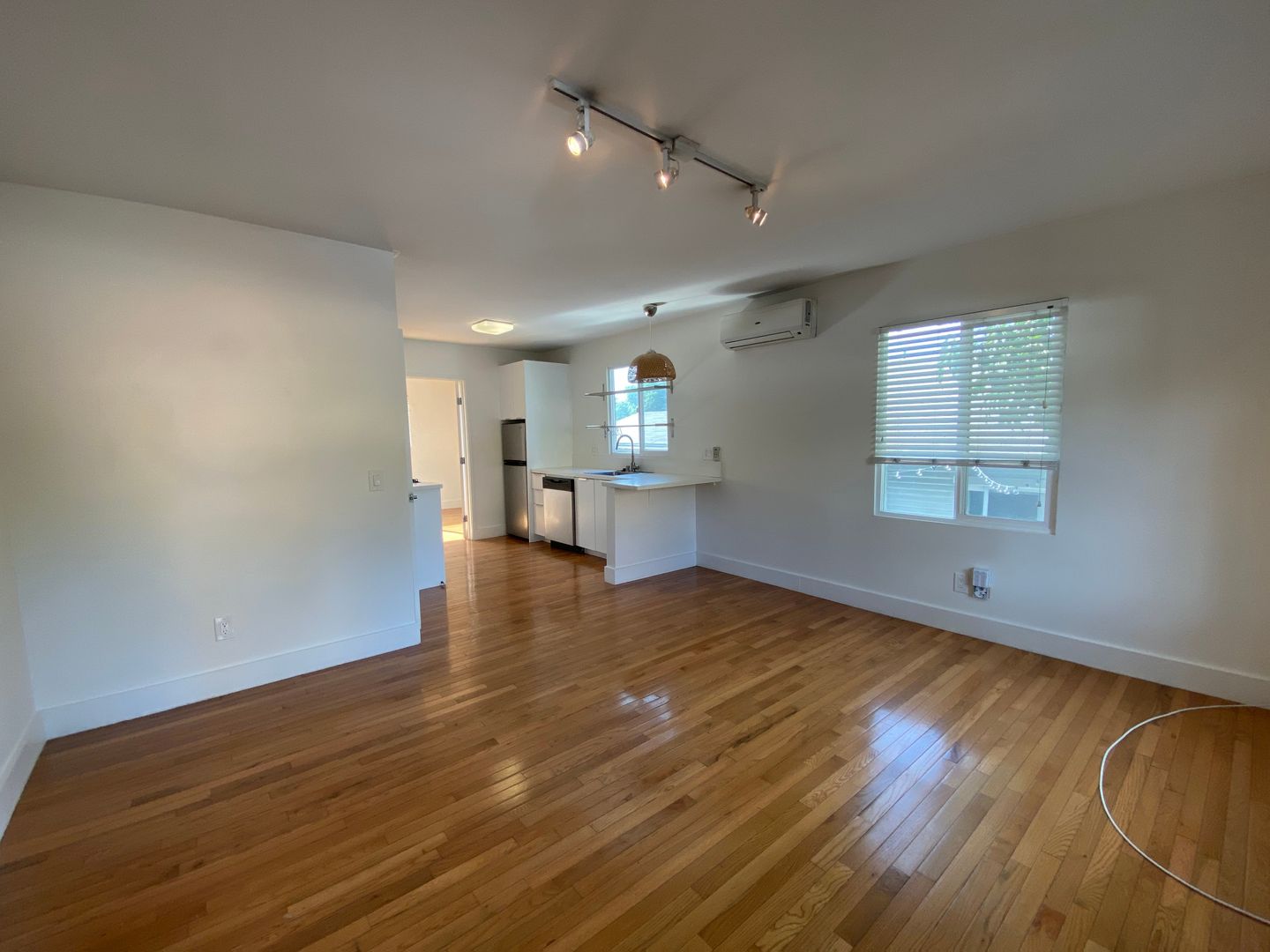 LOS ANGELES Apartment: 1816 BELLEVUE AVE.