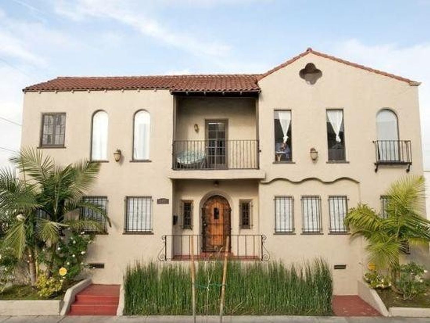 LOS ANGELES Apartment: 117 N. RENO ST