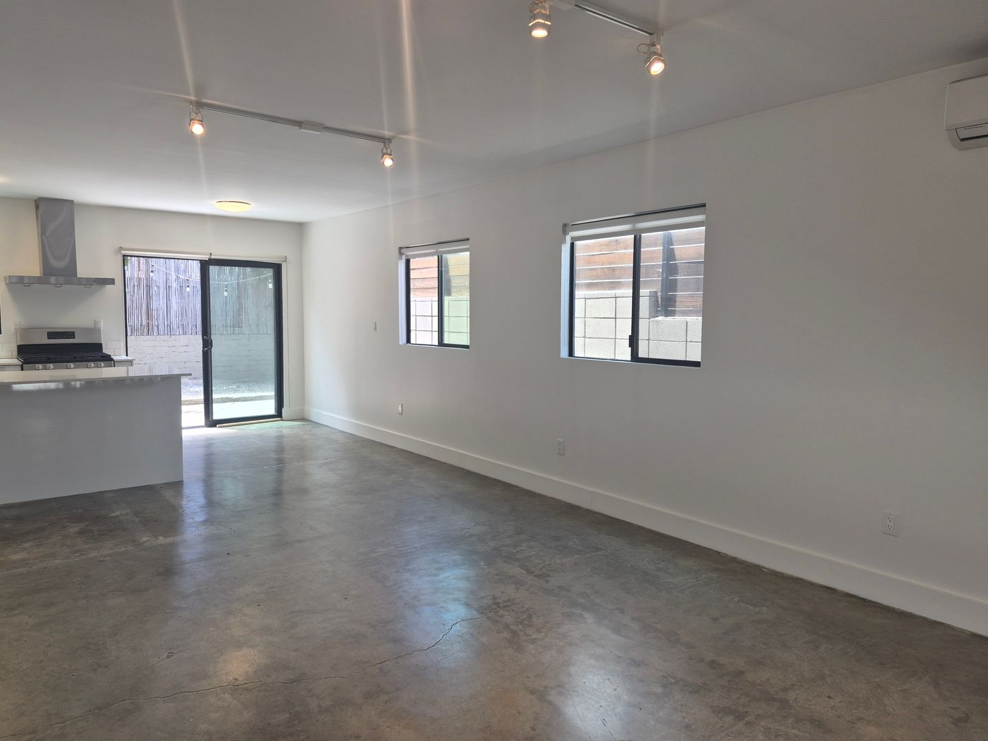 LOS ANGELES Apartment: 4418 BURNS AVE