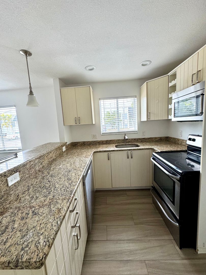 Largo Apartment: 13300 Walsingham Rd