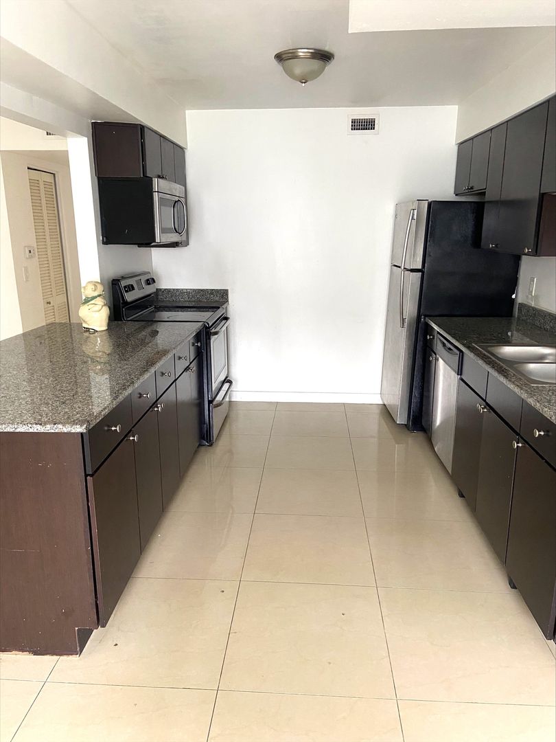 Largo Apartment: 13300 Walsingham Rd