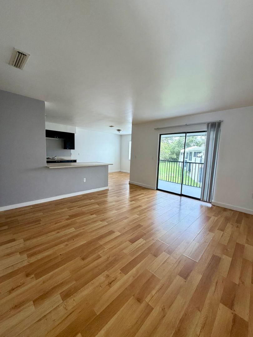 Largo Apartment: 13300 Walsingham Rd