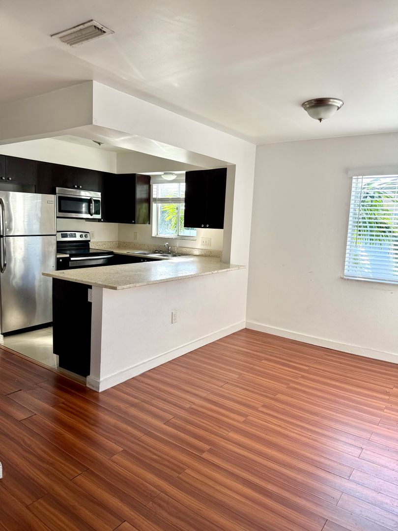 Largo Apartment: 13300 Walsingham Rd