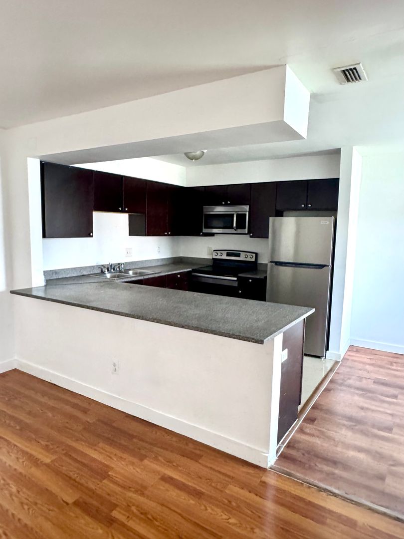 Largo Apartment: 13300 Walsingham Rd