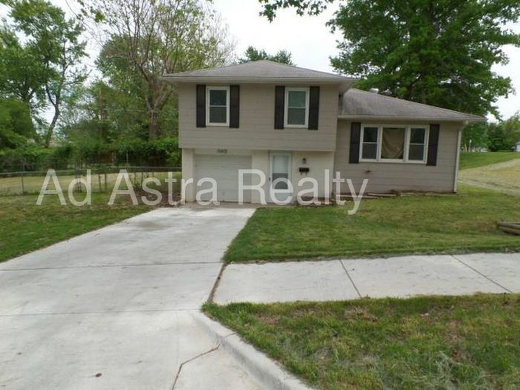 Kansas City House: 11415 Ditman Ave,