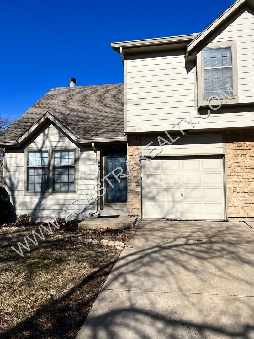 Overland Park House: 14942 Riggs St,