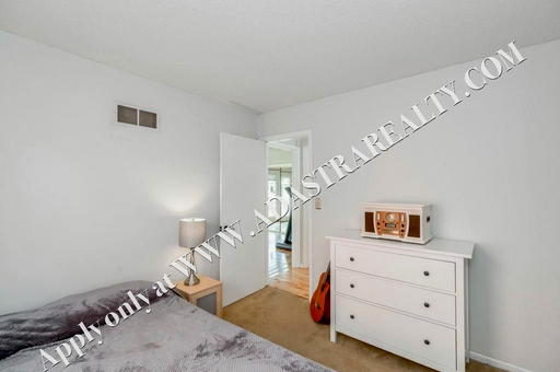 2715 Holmes St,, Kansas City, MO 64109