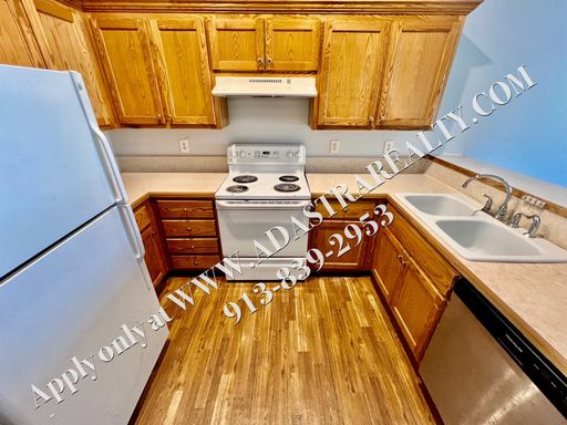725 Woodson Ln,, Gardner, KS 66030