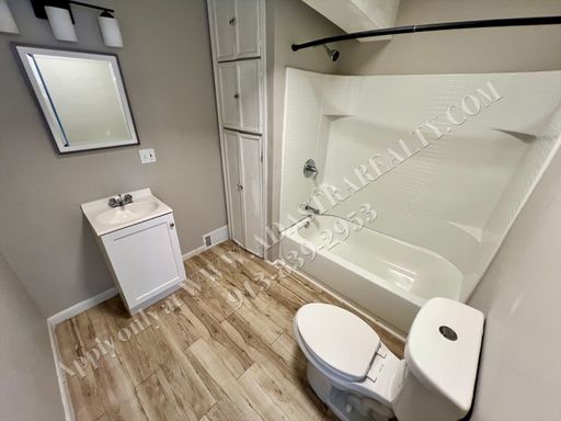 9603 E 35th St S, Independence, MO 64052