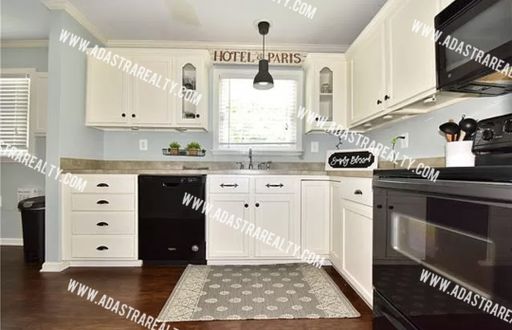 2227 W 78th St,, Prairie Village, KS 66208