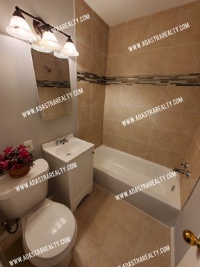 4825 W 75th St,, Prairie Village, KS 66208