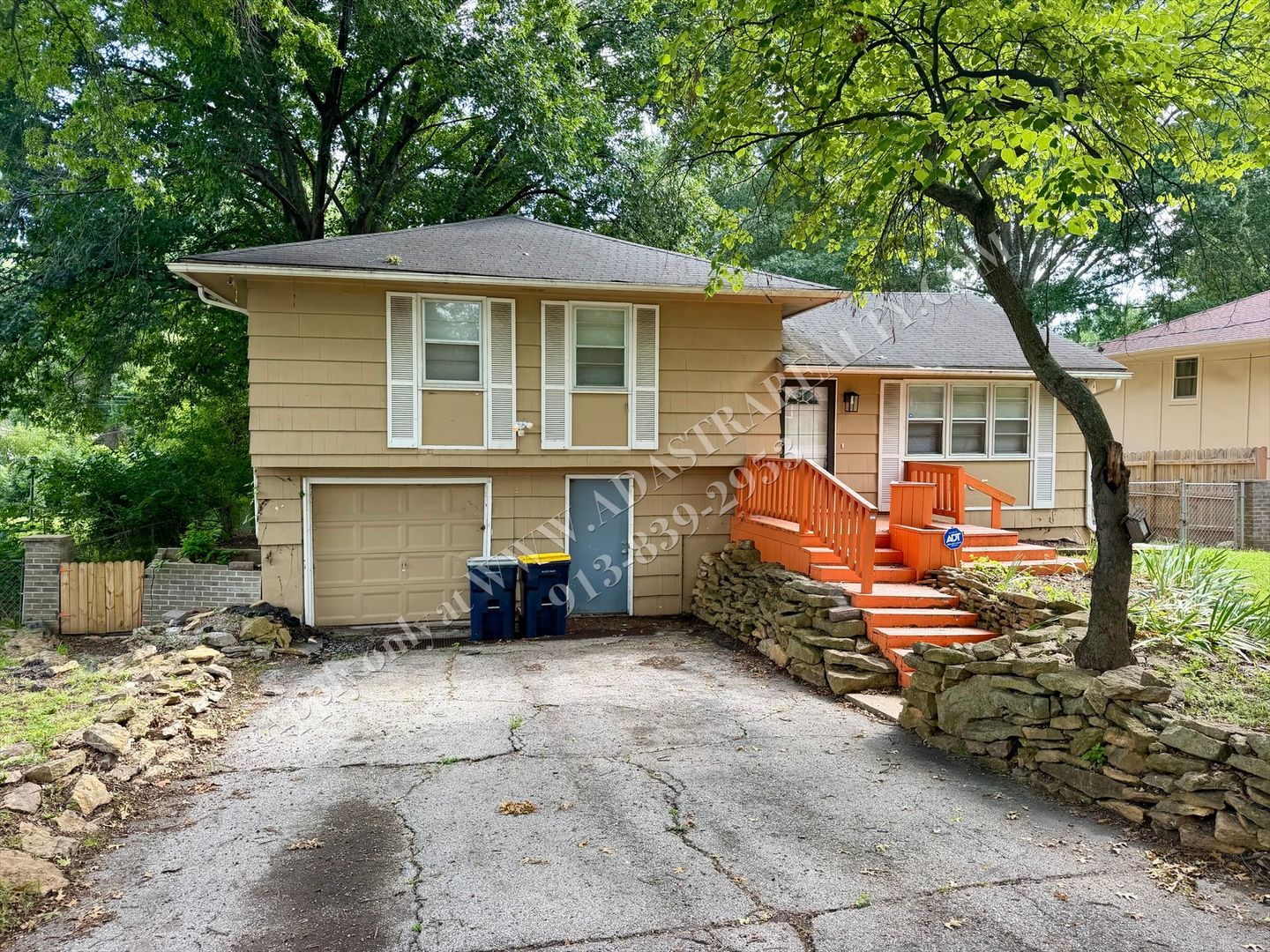 Kansas City House: 1005 E 117th St,