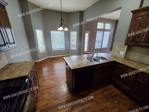 21782 W 123rd Ter,, Olathe, KS 66061-7628