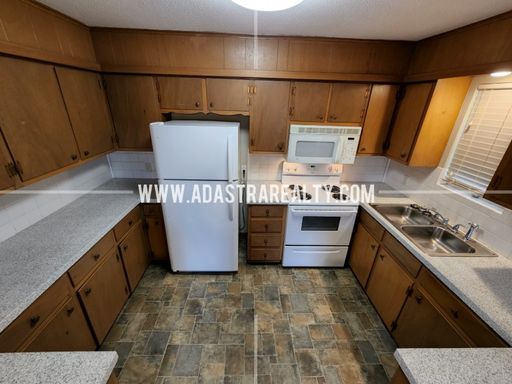 212 Brookside Dr,, Paola, KS 66071