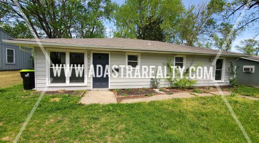 6004 E 152nd St, Grandview, MO 64030