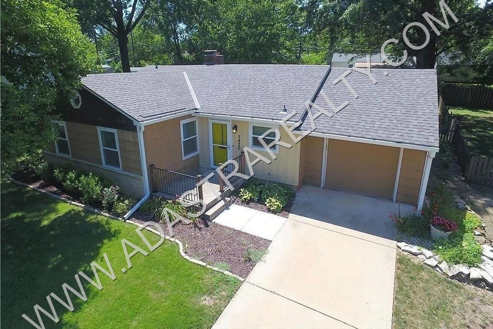 7420 Cherokee Dr, Prairie Village, KS 66208