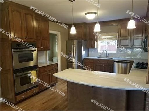 243 W 61st St,, Kansas City, MO 64113-1402