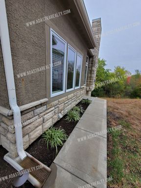 21782 W 123rd Ter,, Olathe, KS 66061-7628