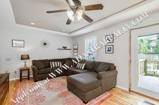 2715 Holmes St,, Kansas City, MO 64109