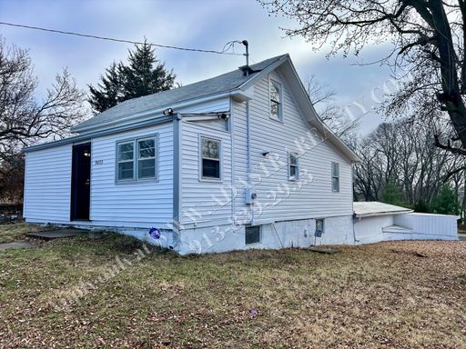 9603 E 35th St S, Independence, MO 64052