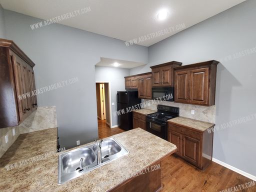21782 W 123rd Ter,, Olathe, KS 66061-7628