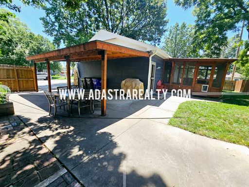 227 S Walnut St,, Olathe, KS 66061