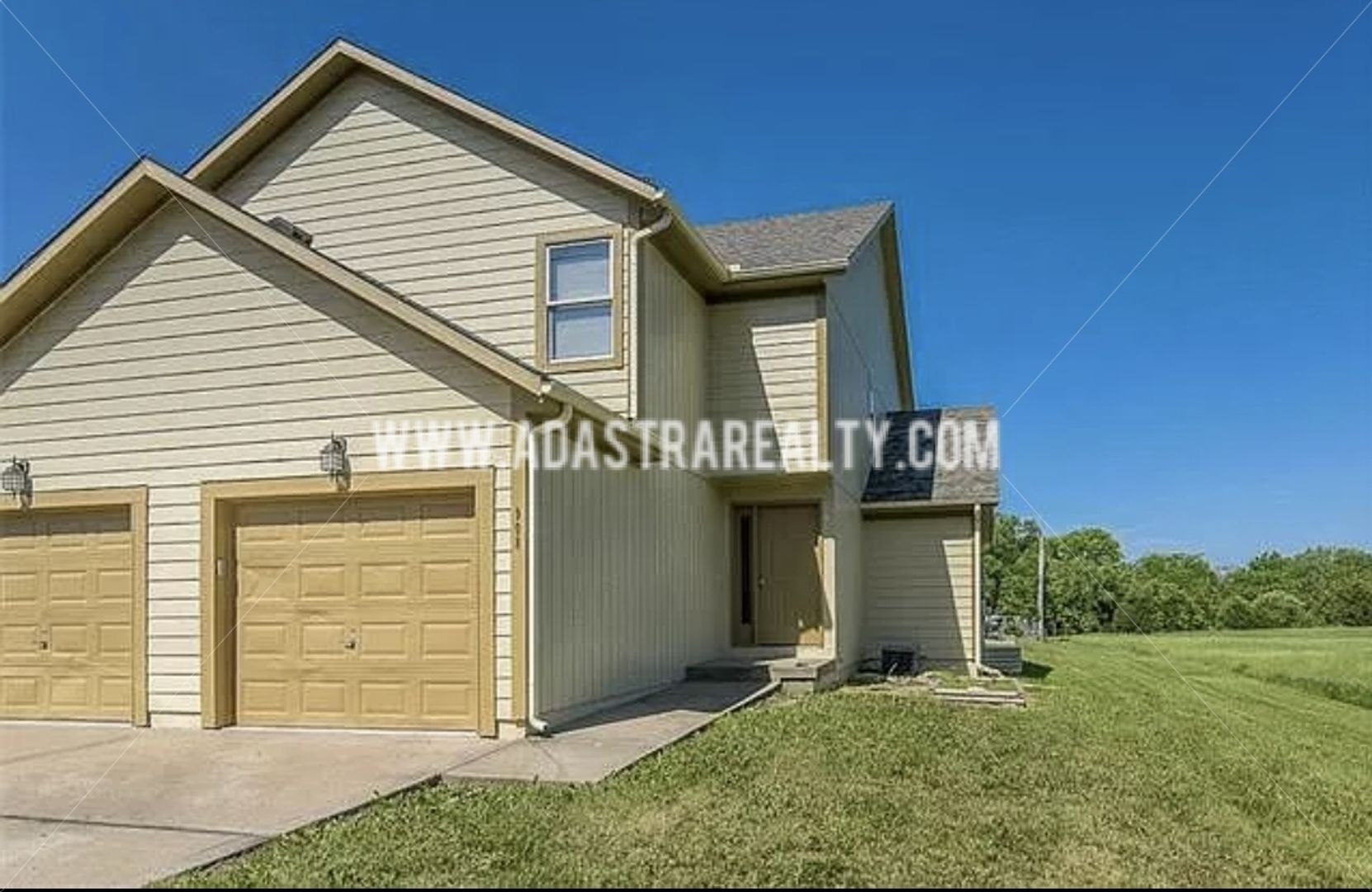 Louisburg House: 908 N Elm St,