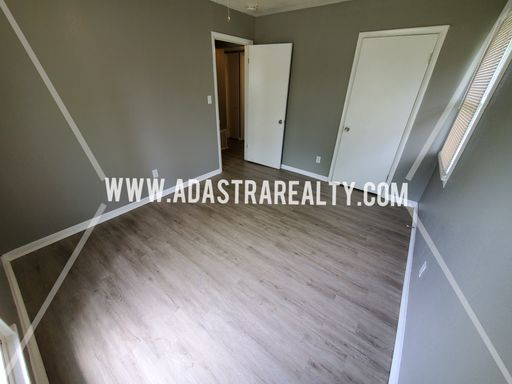 6004 E 152nd St, Grandview, MO 64030