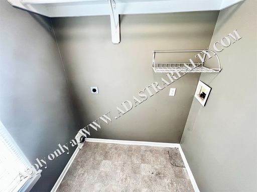 5205 Woodland Dr,, Shawnee, KS 66218-9044