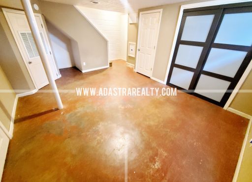 419 E 63rd Ter,, Kansas City, MO 64110-3333