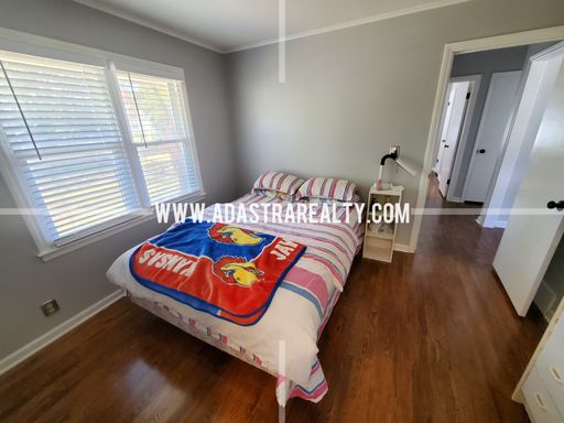 8607 Riggs St,, Overland Park, KS 66212