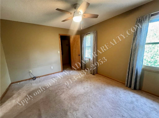  1317 E Sleepy Hollow Dr, Olathe, KS 66062