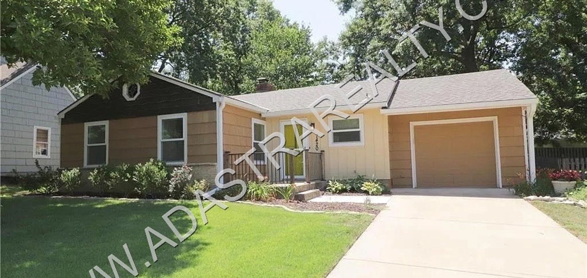 7420 Cherokee Dr, Prairie Village, KS 66208