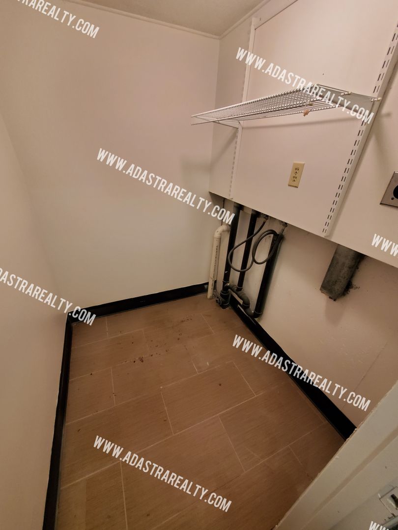 Shawnee House: 11006 W 76th St,