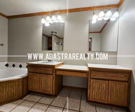 8617 Grant St,, Overland Park, KS 66212