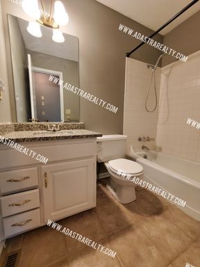 11006 W 76th St,, Shawnee, KS 66214-1268