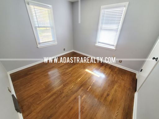 8607 Riggs St,, Overland Park, KS 66212