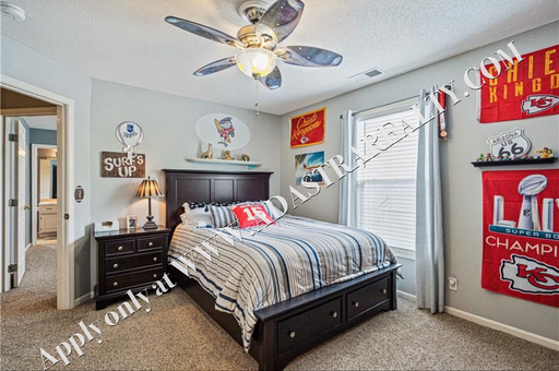 4904 157th St,, Overland Park, KS 66224