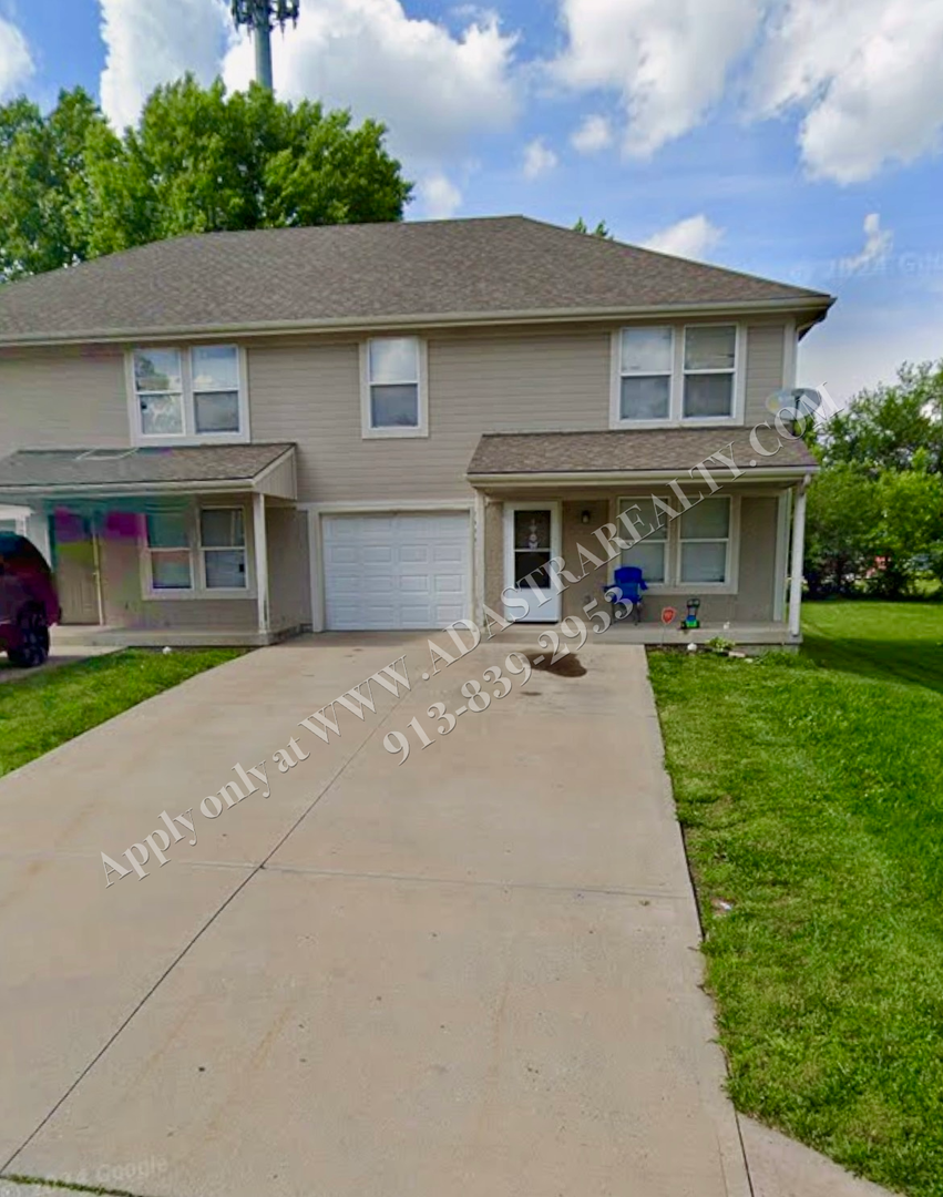 Raytown House: 9006 E 85 St,