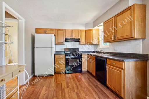 3426 NE 69th St,, Kansas City, MO 64119