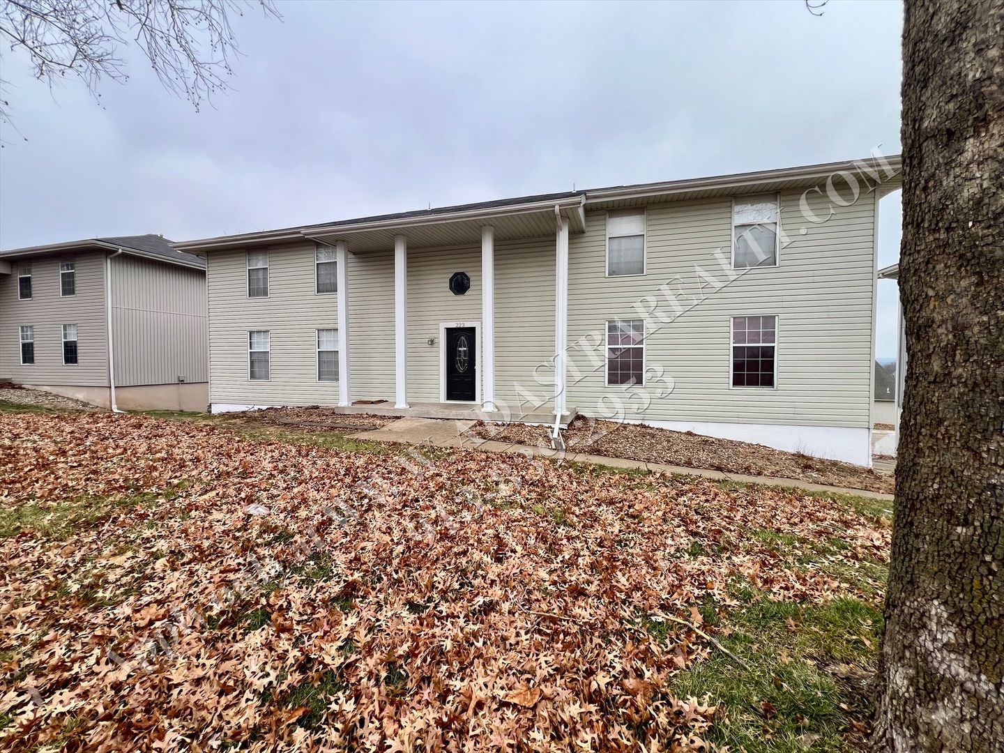 Grain Valley Apartment: 223 NW Barr Rd,
