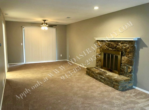 1601 E Elm Ter,, Olathe, KS 66062-1836