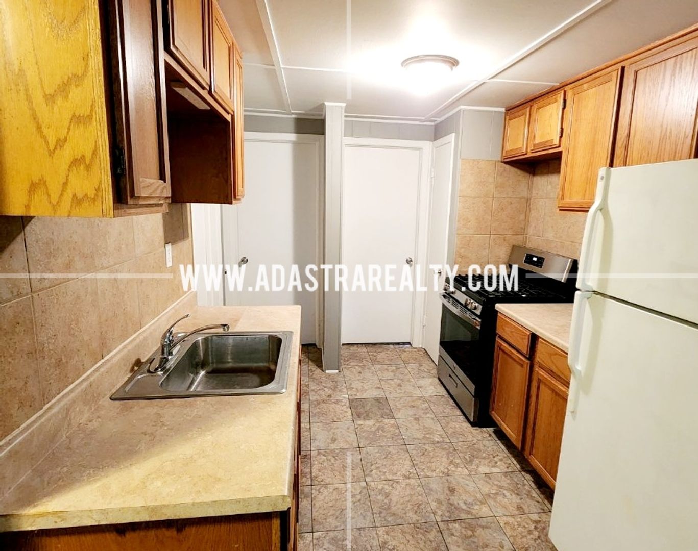 Gardner Apartment: 227 E Main St,