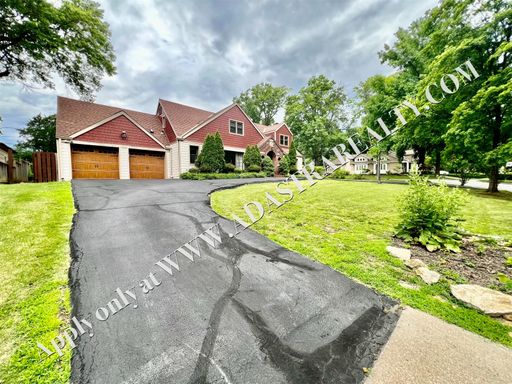  5404 Chadwick Rd, Fairway, KS 66205