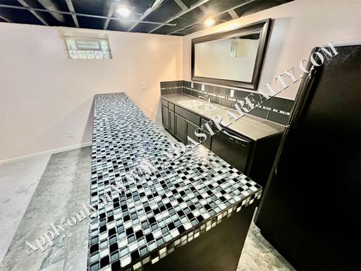  5404 Chadwick Rd, Fairway, KS 66205