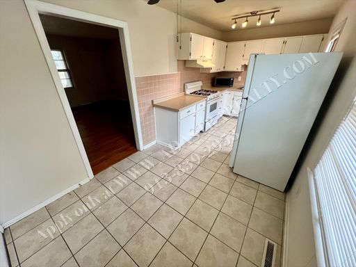 727 N Chestnut St, , Olathe, KS 66061