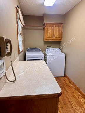  1317 E Sleepy Hollow Dr, Olathe, KS 66062